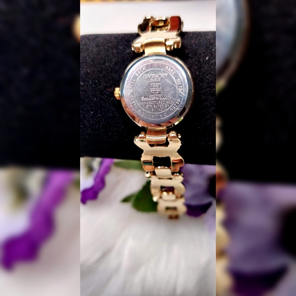 Givenchy watch - Picture 6 of 6